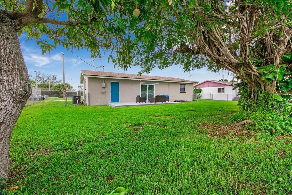 Modern Getaway Near The Beach With Room For A Boat West Palm Beach Esterno foto