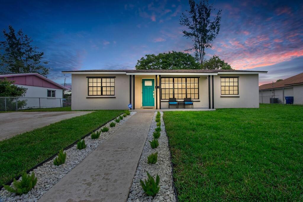 Modern Getaway Near The Beach With Room For A Boat West Palm Beach Esterno foto