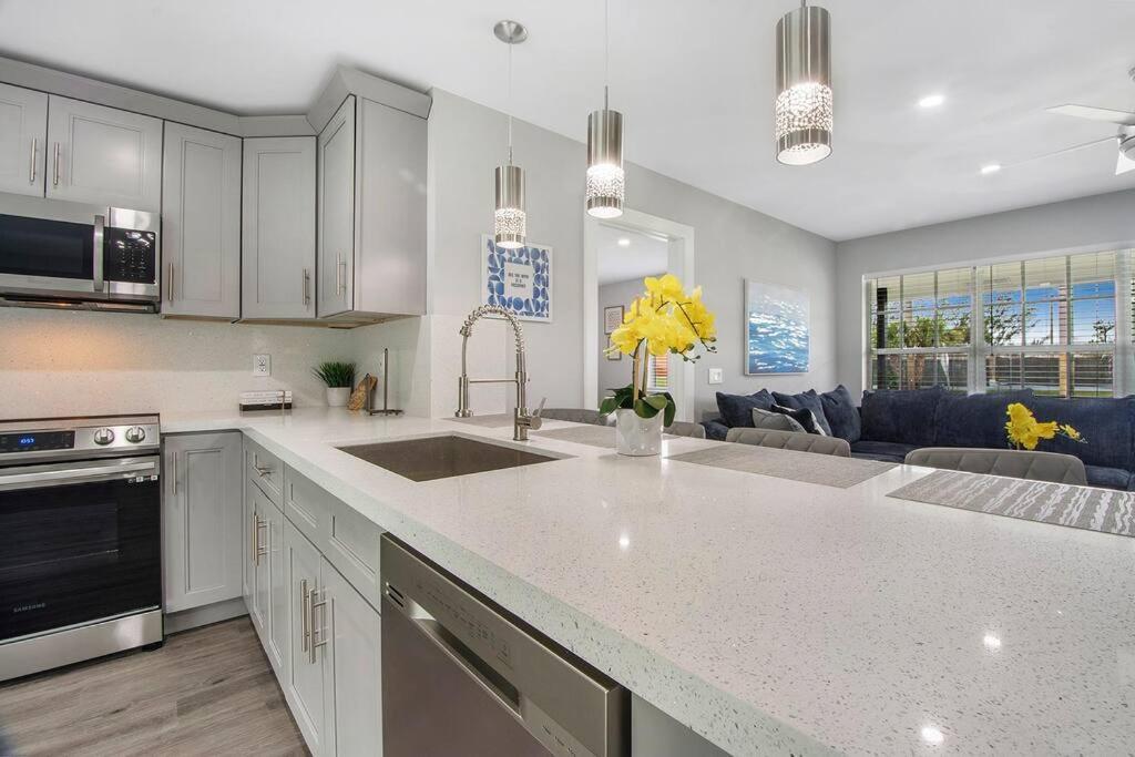 Modern Getaway Near The Beach With Room For A Boat West Palm Beach Esterno foto